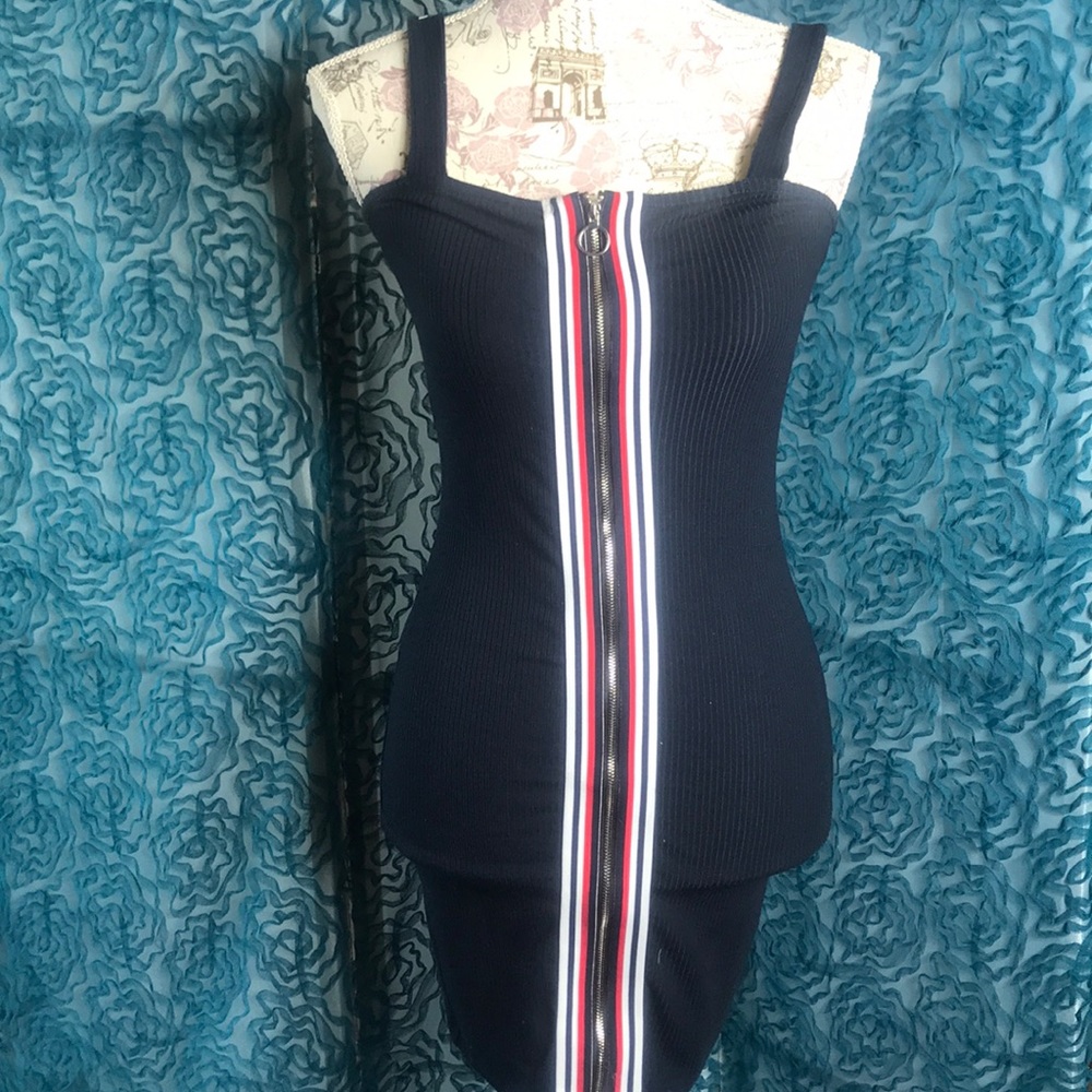 Zips all the down  for easy wear.